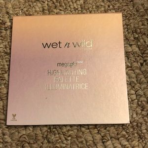 Wetnwild highlighter palette